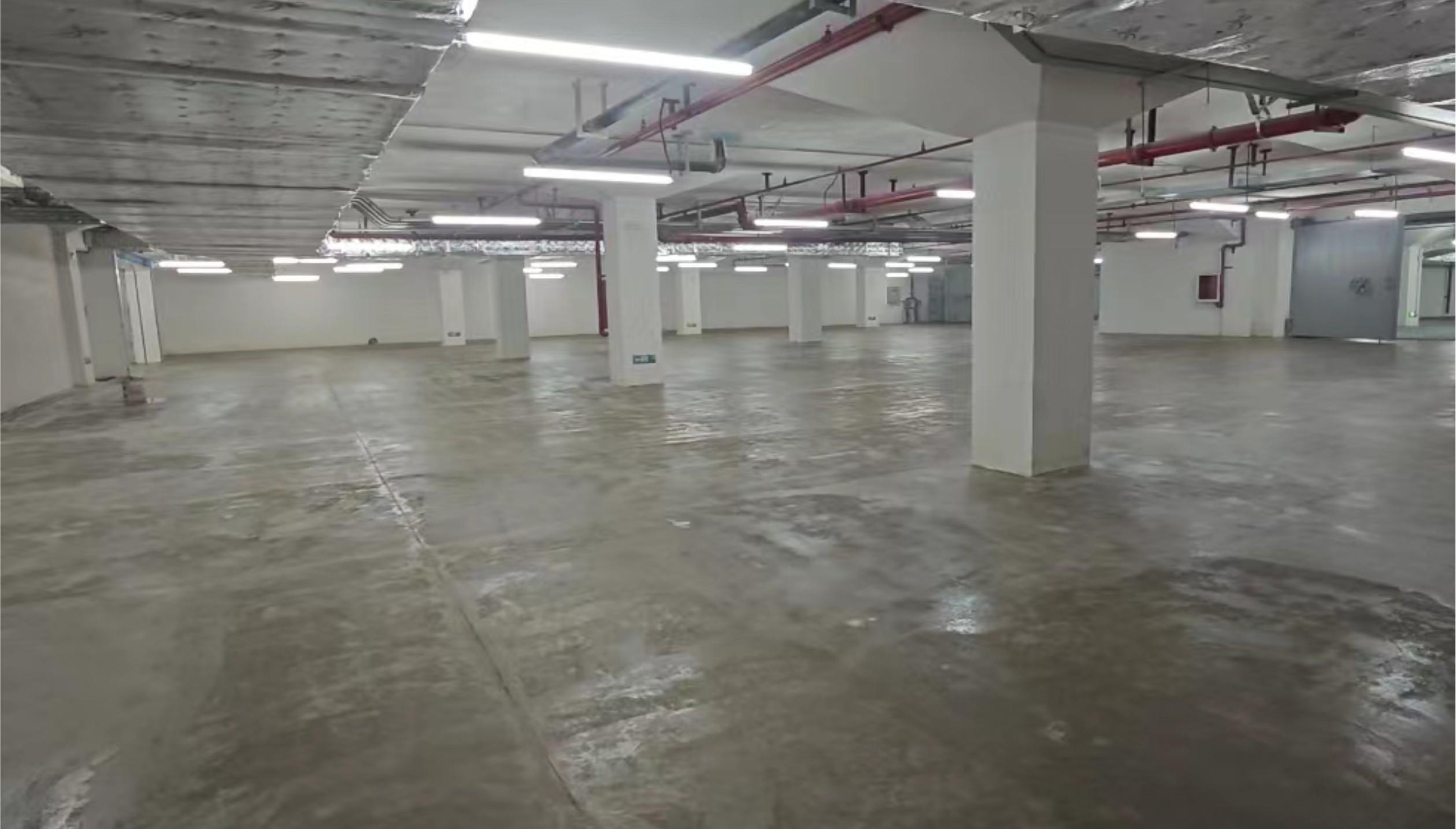 頤峰名庭26000㎡地坪環氧底涂施工 | 彩田化工